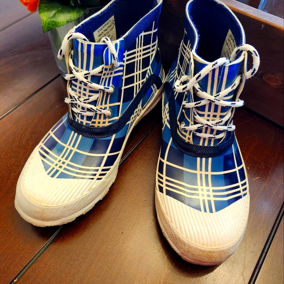 Wind River short rain booties- size 8 women's - Picture 1 of 4